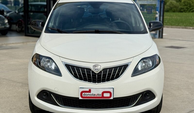 LANCIA YPSILON 70CV HYBRID SILVER pieno