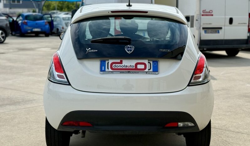 LANCIA YPSILON 70CV HYBRID SILVER pieno