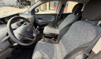 LANCIA YPSILON 70CV HYBRID SILVER pieno