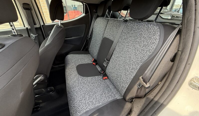 LANCIA YPSILON 70CV HYBRID SILVER pieno