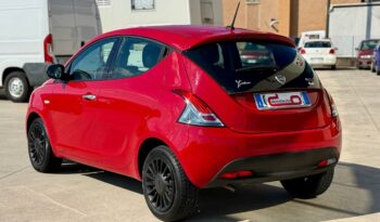 LANCIA YPSILON 1.0 HYBRID 70CV SILVER pieno