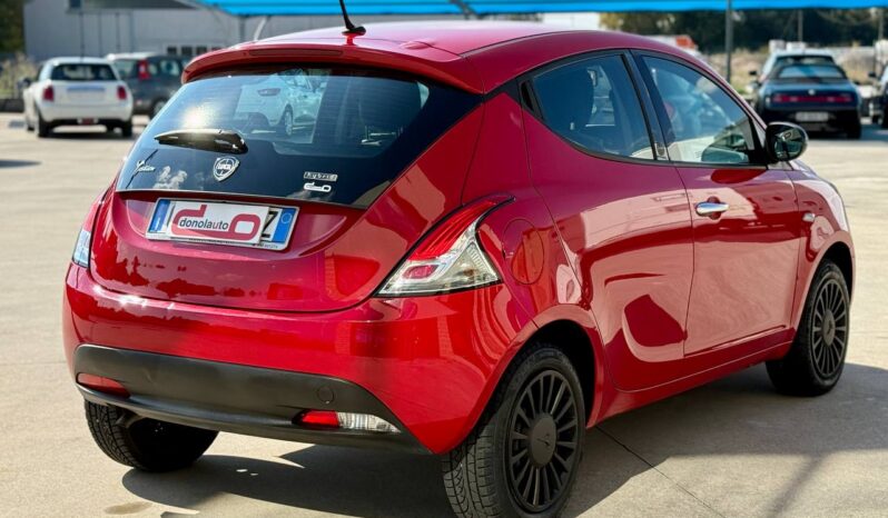 LANCIA YPSILON 1.0 HYBRID 70CV SILVER pieno