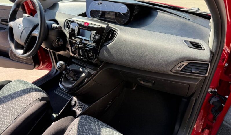 LANCIA YPSILON 1.0 HYBRID 70CV SILVER pieno