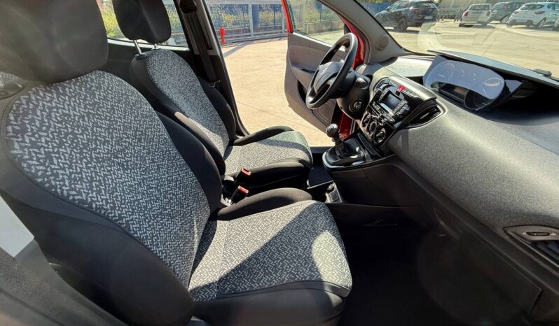 LANCIA YPSILON 1.0 HYBRID 70CV SILVER pieno