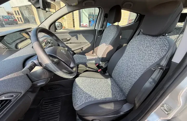 LANCIA YPSILON 1.0 HYBRID SILVER S pieno