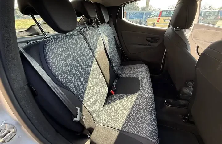 LANCIA YPSILON 1.0 HYBRID SILVER S pieno