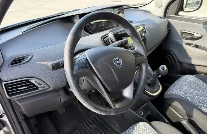 LANCIA YPSILON 1.0 HYBRID SILVER S pieno