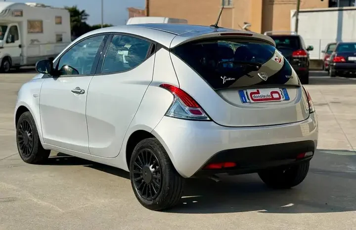 LANCIA YPSILON 1.0 HYBRID SILVER S pieno